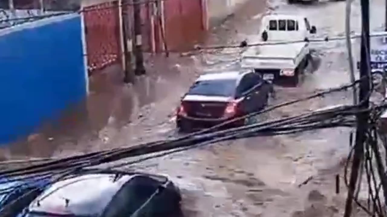 Major floods due to heavy downpour in Tegucigalpa, Honduras 🇭🇳 (14.06.2024)