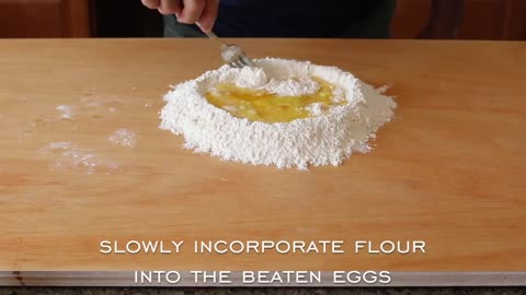 Make fresh handmade egg spaghetti