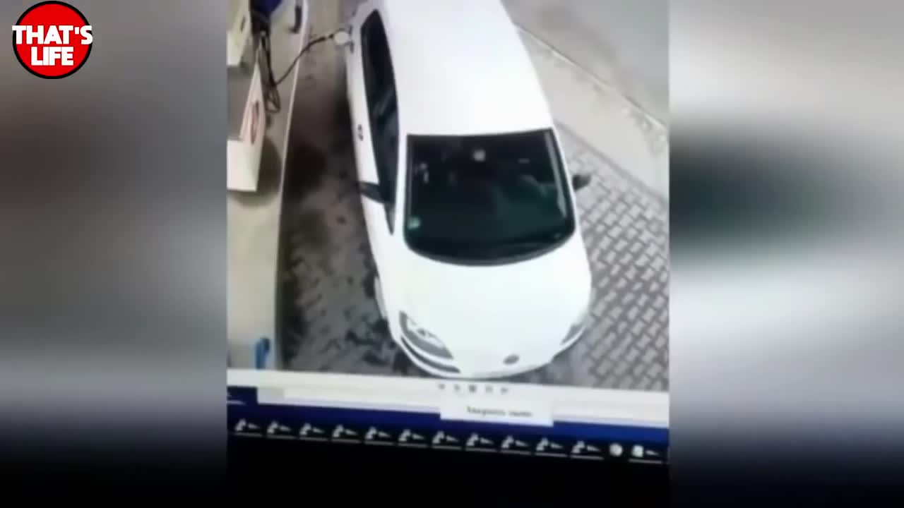Funny WOMEN FAIL IN TRAFFIC - Women Drivers NO Skill - Funny Fails best of 2018