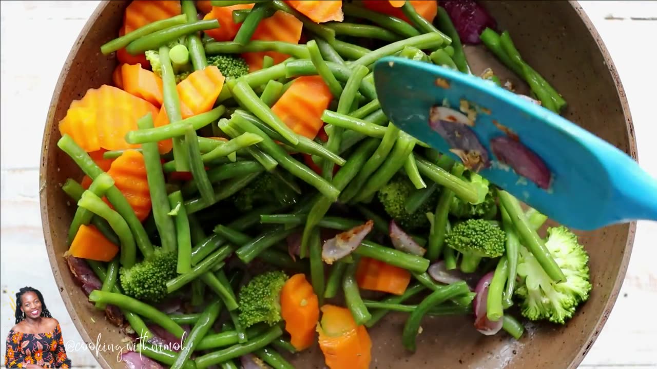 SAUTE MIXED VEGGIES _ How to saute mixed veggies _ Broccoli, Carrots, Onions & Green Beans (Michiri)