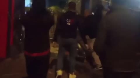 Manifestantes en Turquía provocan destrozos en un McDonald’s