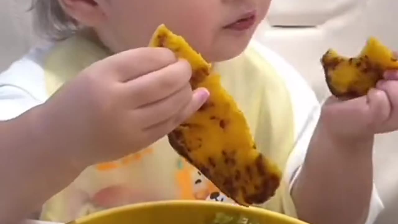 Cute baby Foodie