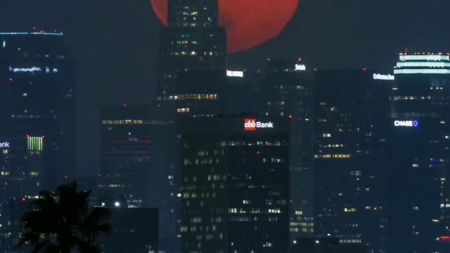 ull moon in Los Angeles...🌕 Thanks to the video credit 😊