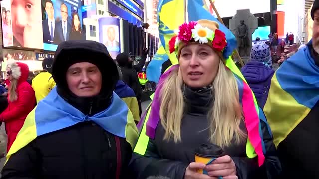 Protesters in Times Square call for peace in Ukraine