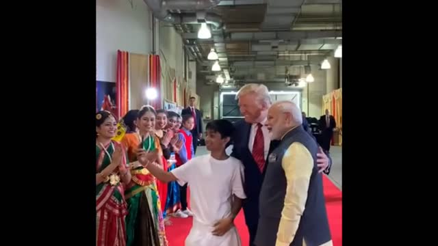PM Modi & President Trump interacted with a group of youngsters at during๐๐๐