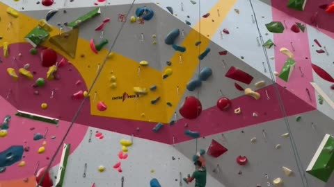 The children's route is about 5.11b, which is too embarrassing. When the 9-year-old girl reached the