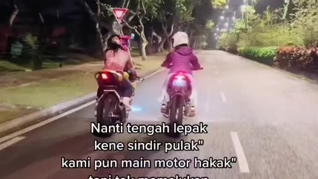Kerana awak" kami wanita yang main motor kene tempias bodoh awak🤦🏼♀️#hakakneon #memalukan