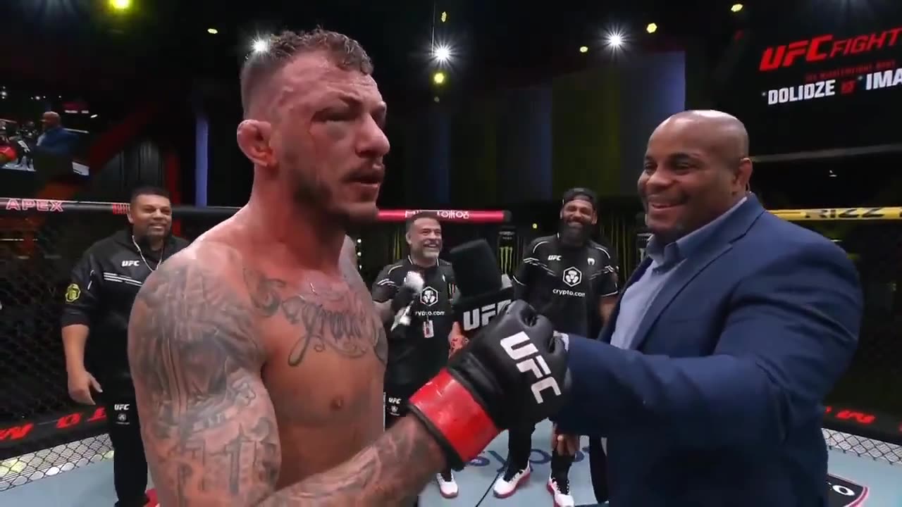 "I Love America!" - Patriotic Brazilian UFC Fighter Didn't Hold Back In Viral Post-Fight Interview