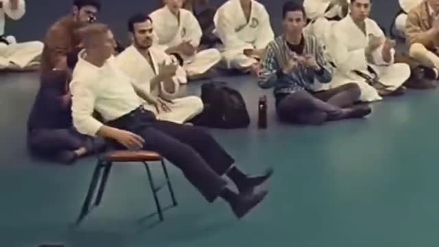 Two Demonstration of One Inch Punch Technique