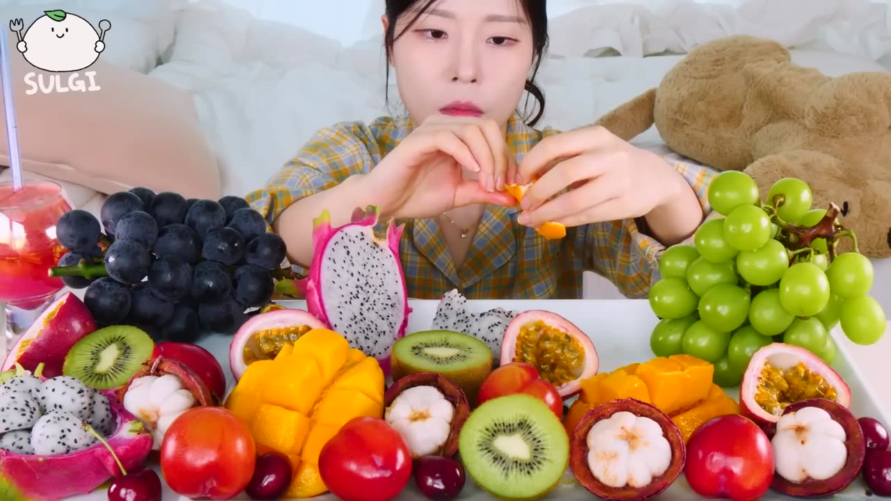 ASMR- JUICY FRUITS (GRAPES, KIWI, DRGAON FRUITS ETC.)