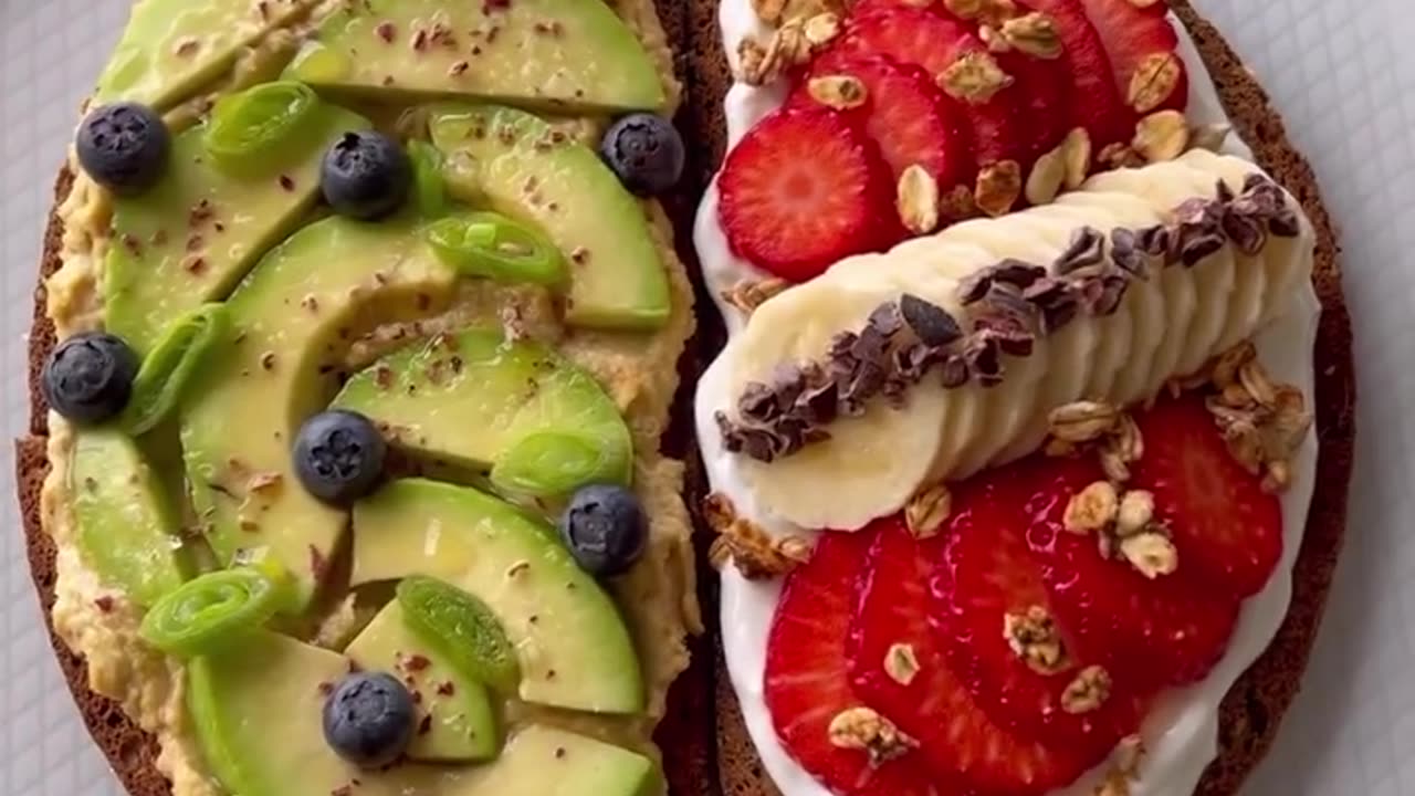 Wholesome and Refreshing: Avocado and Strawberry-Banana Toasts on Rye Bread 🥑🍓"