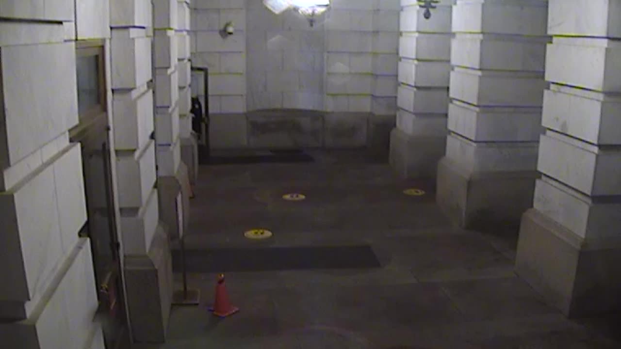 3211LHOB01MainEntranceExterior_2021-01-05_17h40min02s447ms.mp4