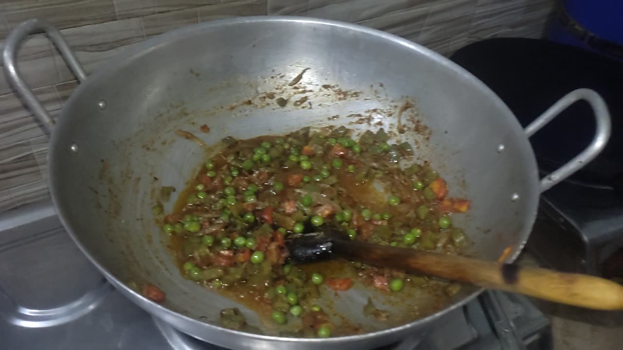 Making macaroni 🤤 its very delicious 😋