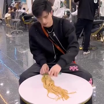 An unusual hair transformation 💇_♀️.