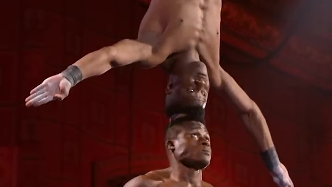 Head balancing on a ladder🤯