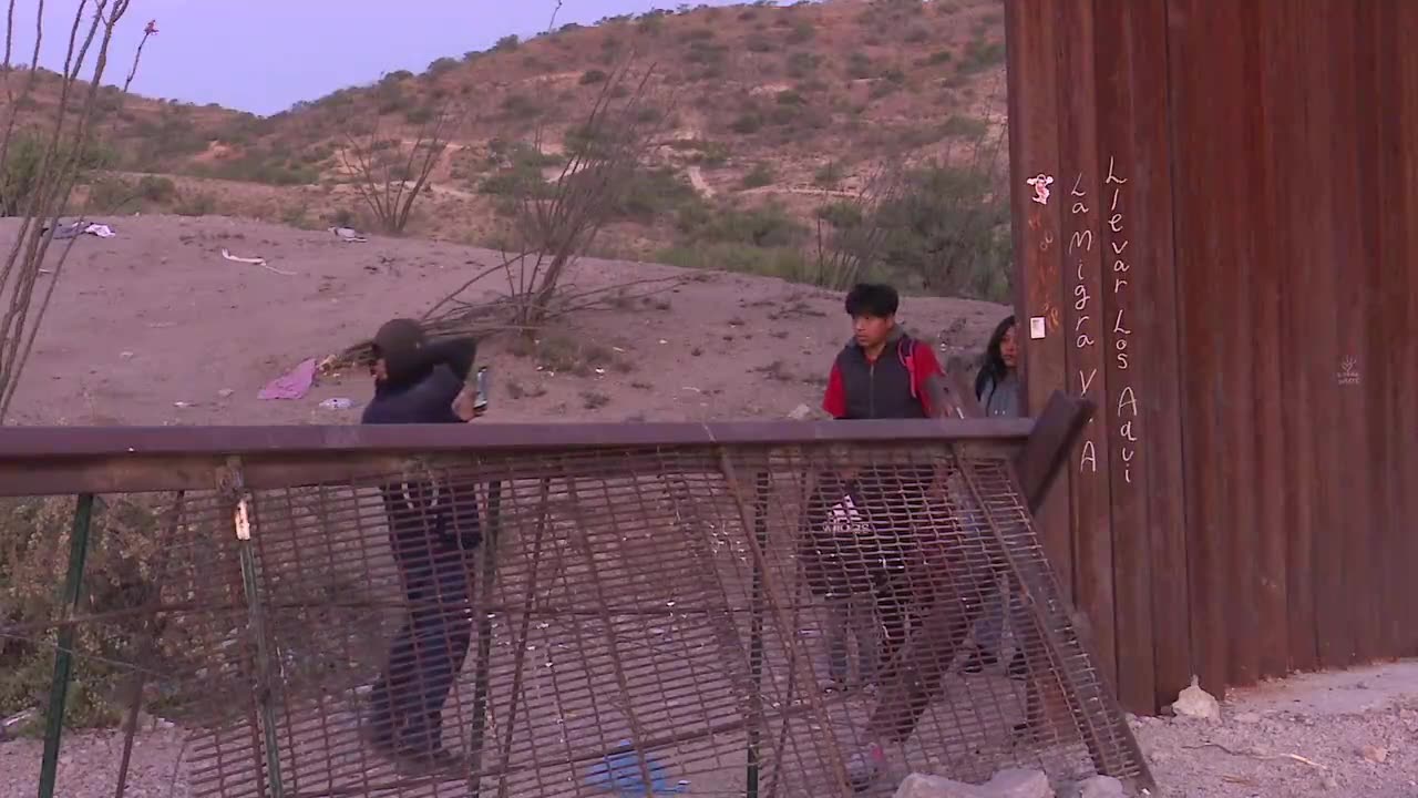 Watch as smugglers send migrants into the U.S.