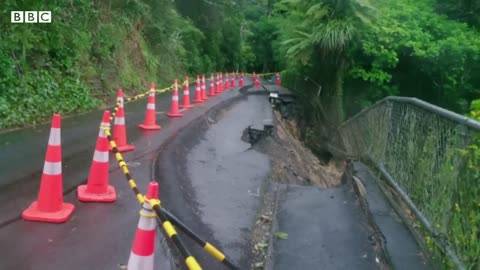 Thousands left without power as Cyclone Gabrielle hits New Zealand - BBC News