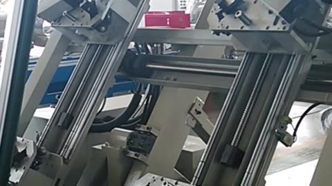 Vertical aluminum window four corner combining machine