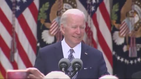 BUMBLING Biden Looks Absolutely Foolish, Starts Repeating Gibberish