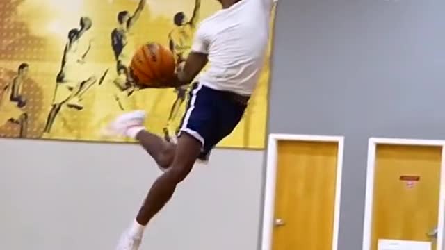 A spectacular dunk