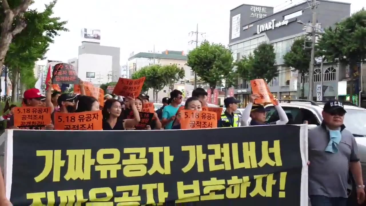 20190713_V3_S02(GI7ghelxEL0)지나가는 시민들이 왜 환호를_ 이젠 교통순찰까지 짝짝짝!