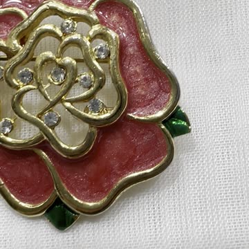 18KGP Rose Brooch. Pin. Made with Swarovski Crystal. Party. Event. Banquet