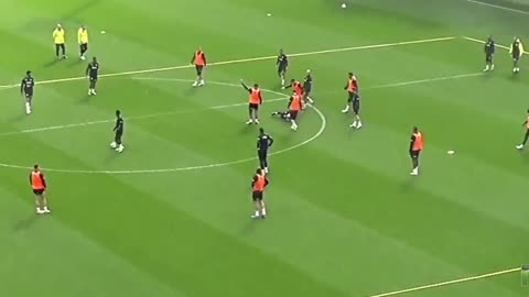 Mourinho crunched by Fenerbahce player in training