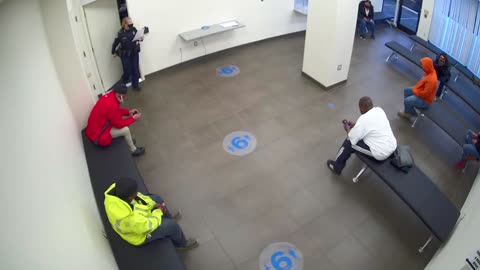 8030FCOB01128BadgingWaitingArea_2021-01-06_08h40min00s717ms.mp4