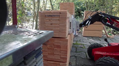 Telehandler is loading Timber on Flatbedsemi Bigscale RC