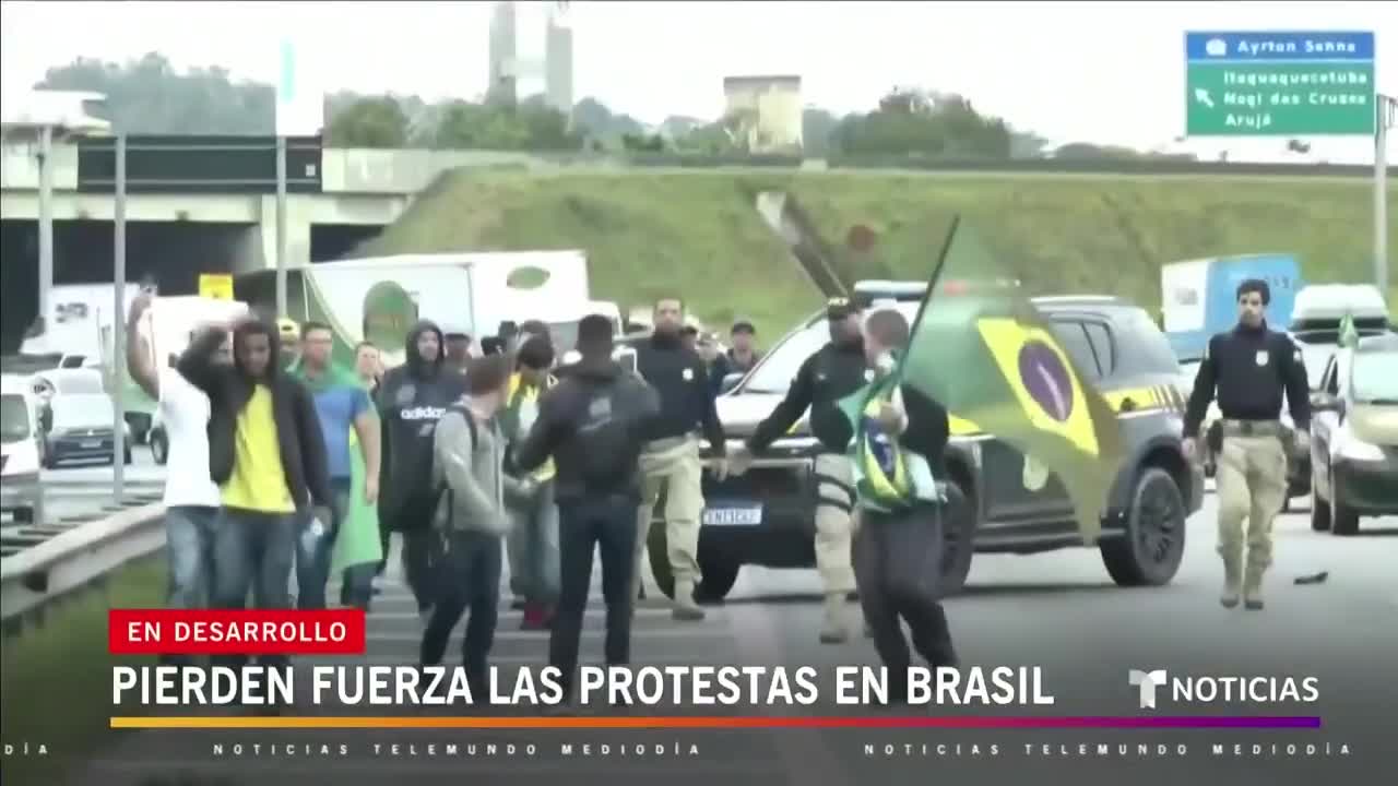 Pierden fuerza las protestas contra los resultados electorales en Brasil | Noticias Telemundo