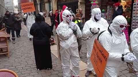 Les Masques BLancs Lyon Action Esclavage Vieux Lyon le 18 décembre 1ere partie