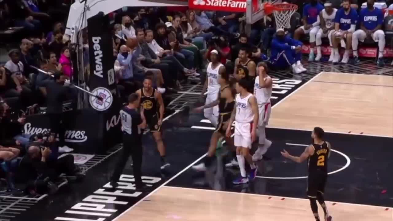Steph Curry Gets Technical Foul, Mocks Ref Later With T Sign After Dagger