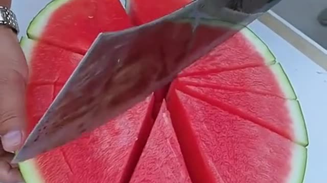 OMG 😱 cut a cake🍉😋