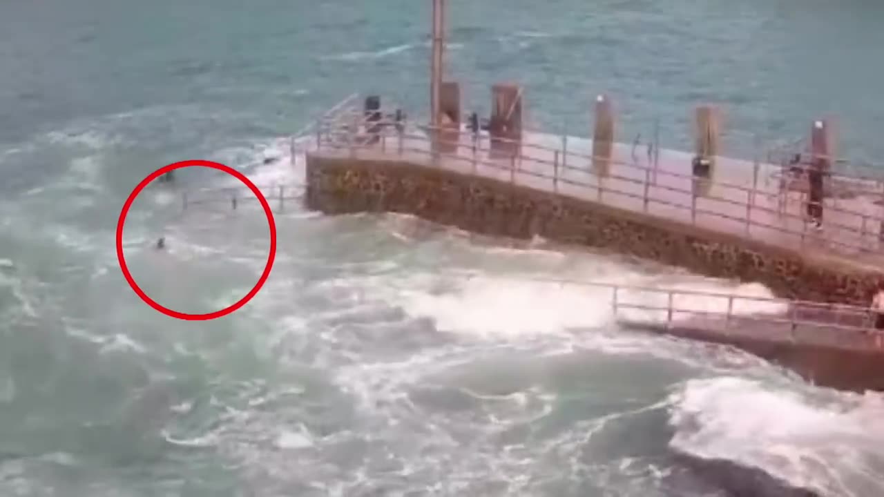 Devon: Footage shows moment girl is swept into the sea by huge wave