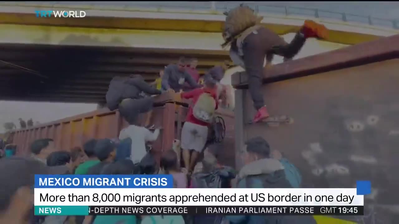 Absolute Out of control Mexican Border with 1000's of Africans on Train