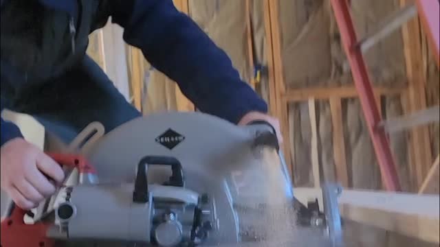 SawSquatch cutting an 8"x8" Beam