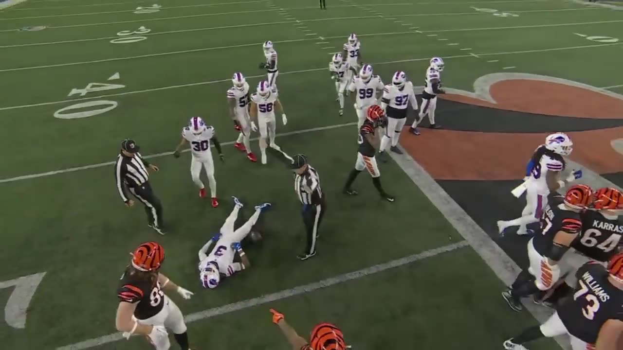 Damar Hamlin Collapses After Hit vs Bengals