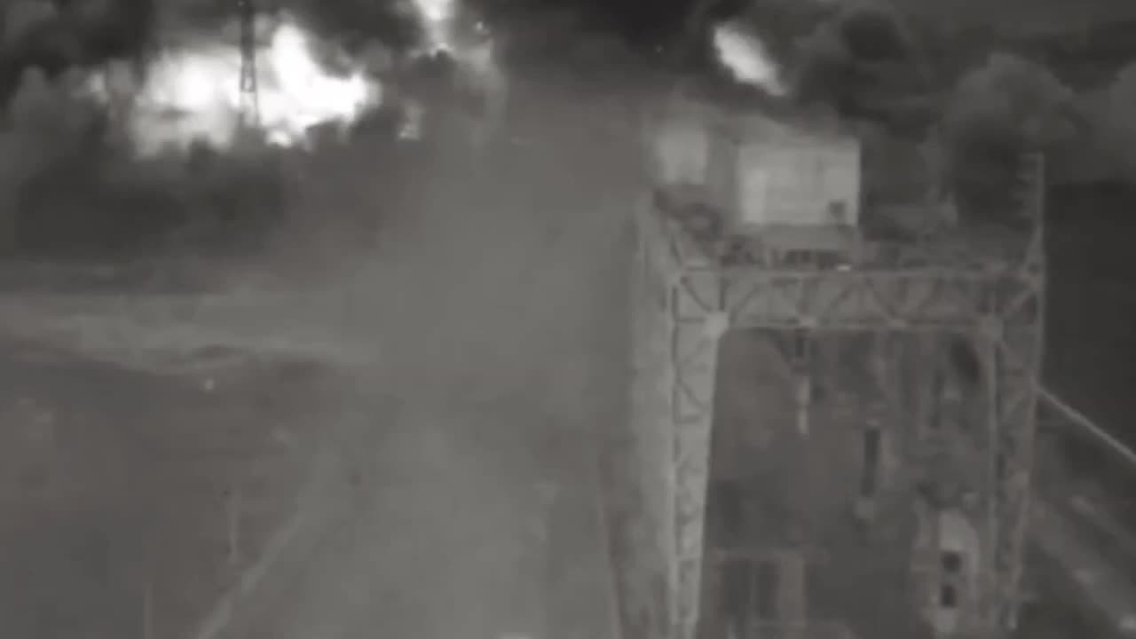 Video of the undermining of the Kakhovskaya hydroelectric power station by rashists troops.