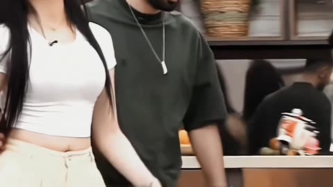 Love couple save fight in big show