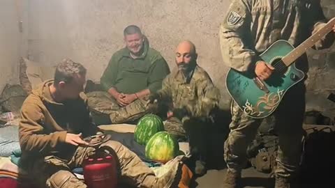 Gay Ukrainian soldiers cheer themselves up with music