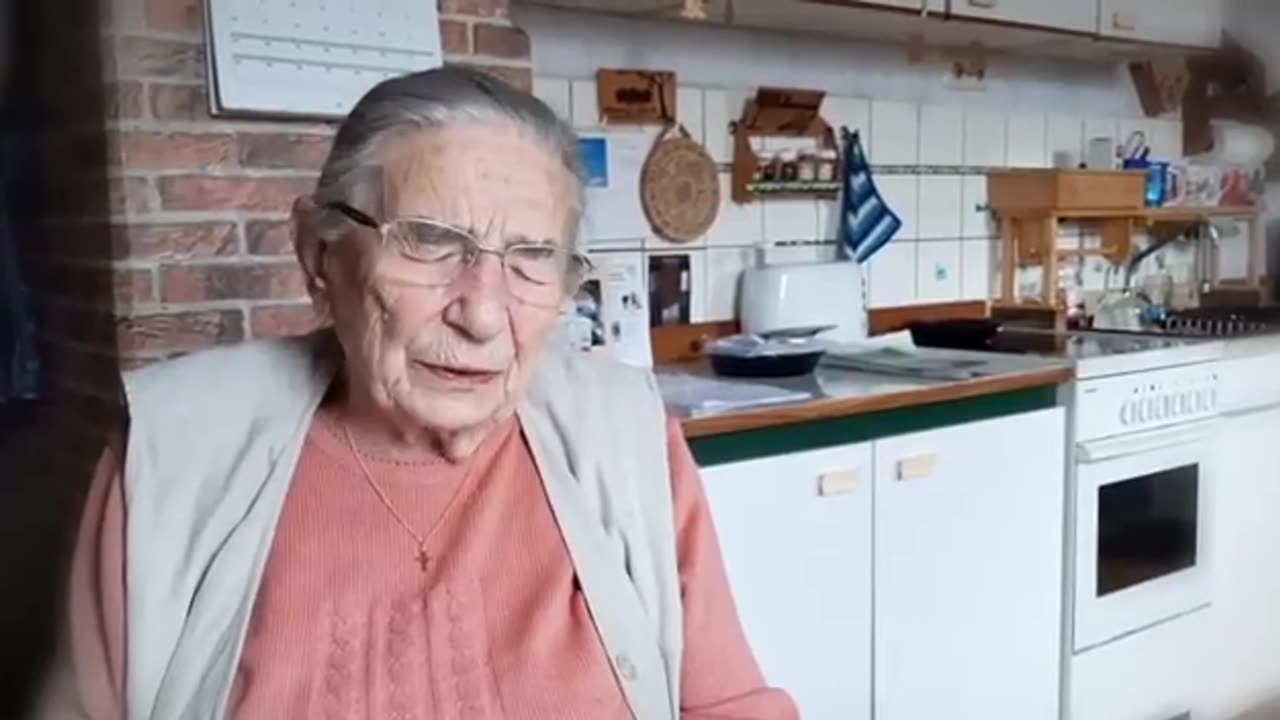 99-jährige Dresdenerin berichtet über Bombardement