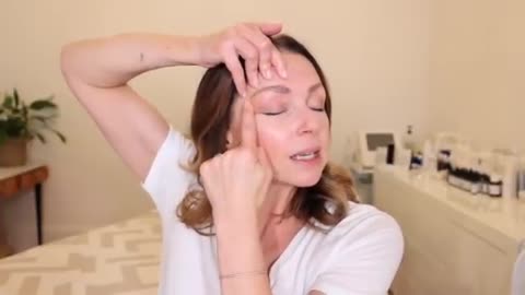 Face massage for frown lines