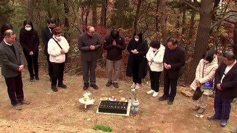 "I can't let her go": a Seoul family mourns