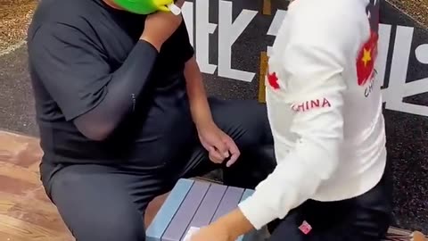 Blind guessing challenge to promote friendship mini-game_ win is not necessarily win