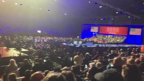 🚨 Kamala's Half-Empty Arena Rally 😂