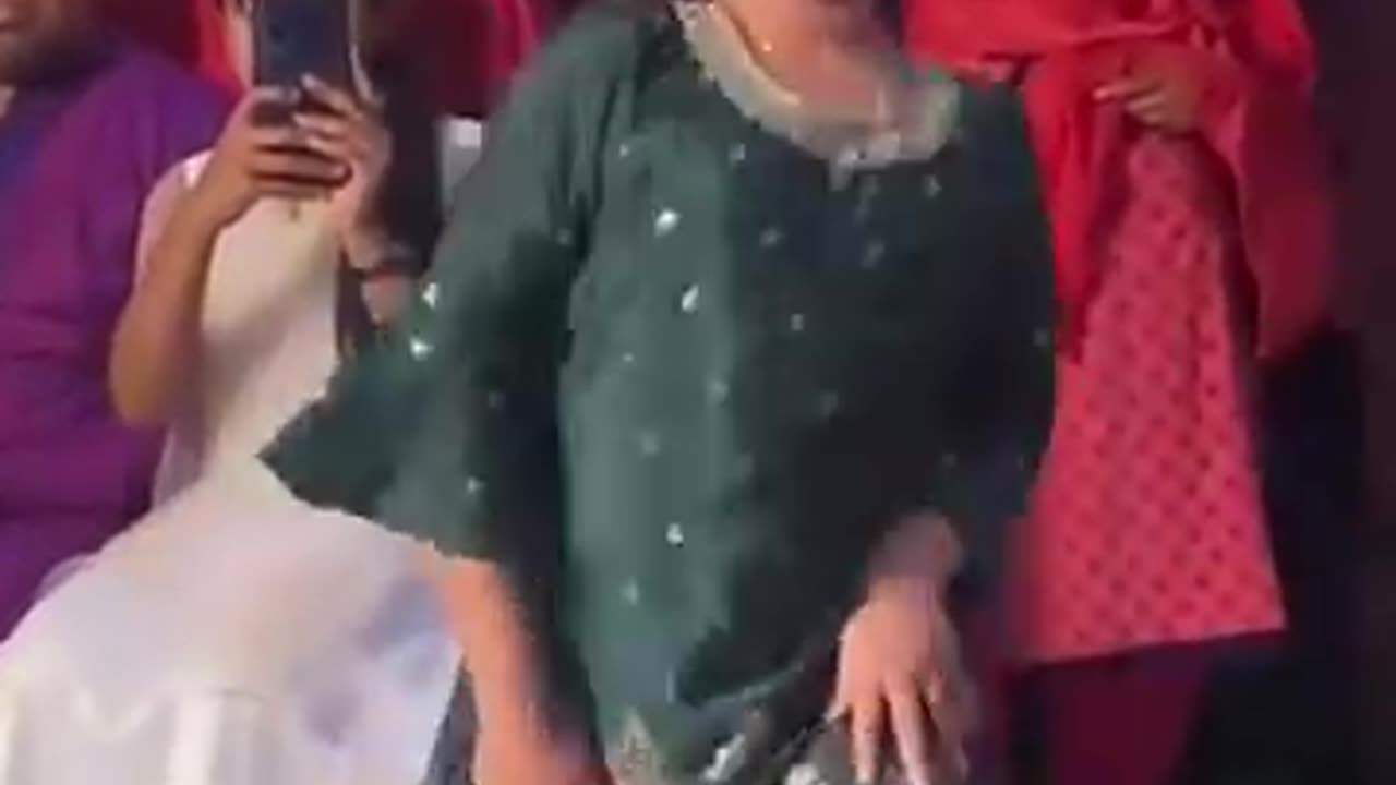 Viral_dance_of_little_girl..❤️_Shakir_Batagund