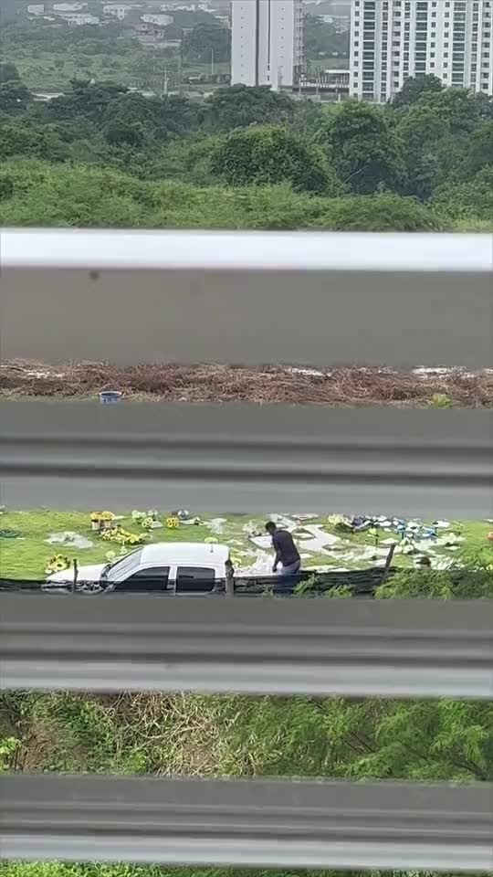 Video: denuncian camioneta arrojando escombros en la vía Turbaco