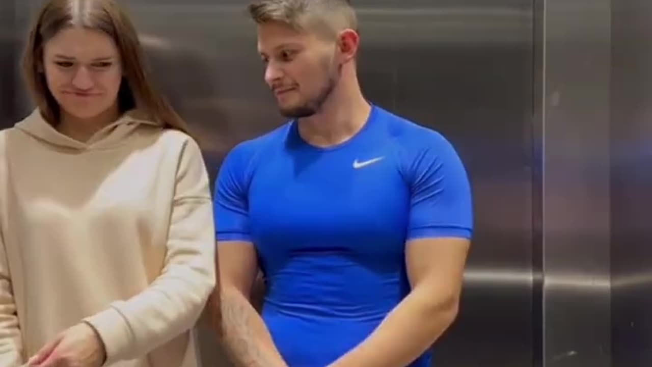 Bodybuilder 's battle fire prank #funnyvideos #prankvideos