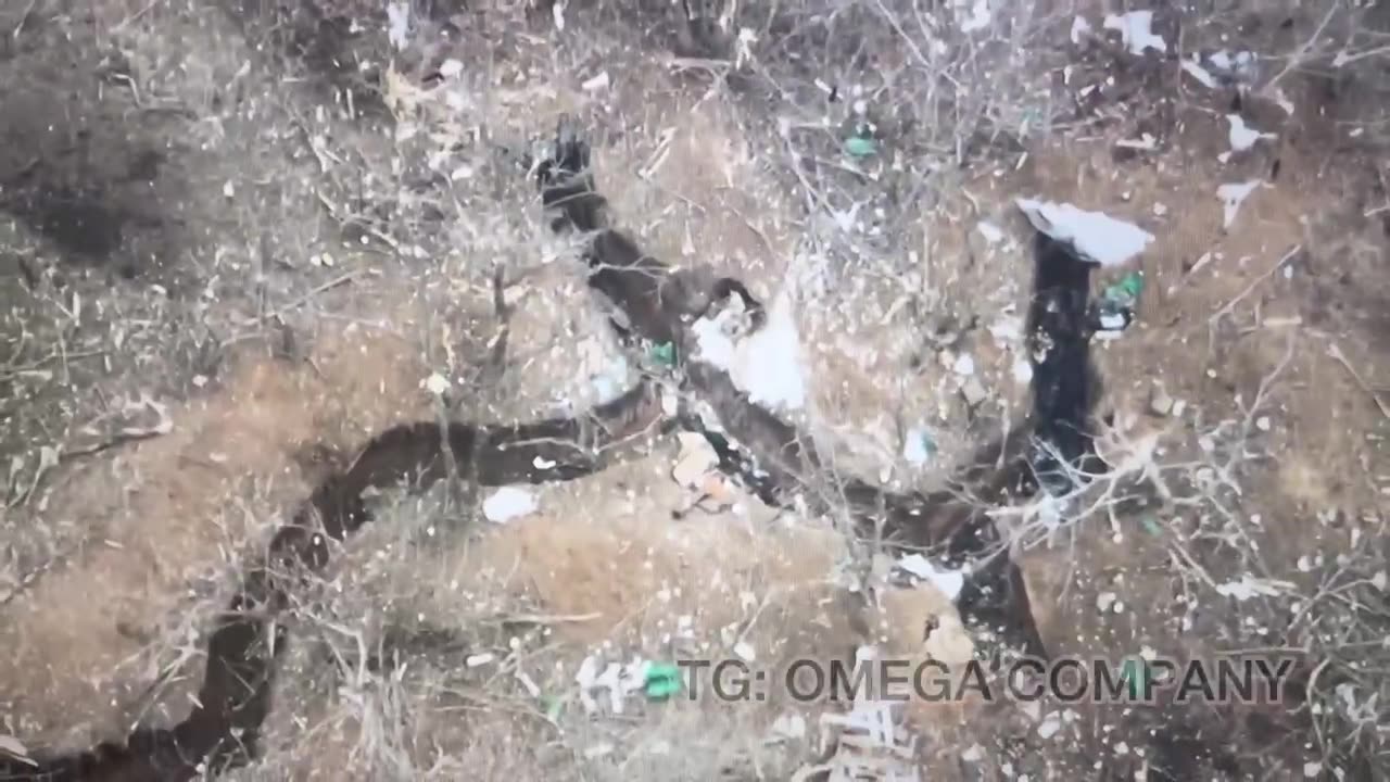 Insane Video of Ukrainians Attacking Russian Trenches From Meters Away