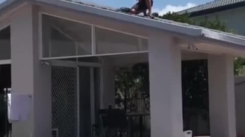This is why you don't egg people.. INSTANT KARMA!! 🤣🤣🤣